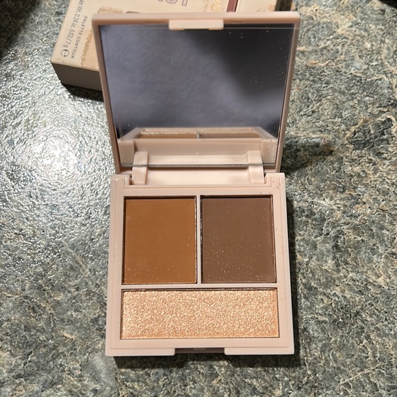NWT Makeup Revolution Face Powder Contour Compact - Picture 5 of 6